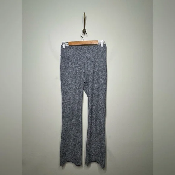 Vuori Womens Mid Rise Elevation Slim Bootcut Leggings in Heather Grey Leggings